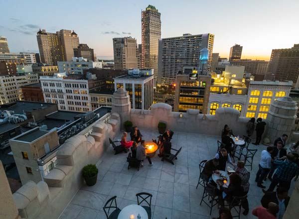 9 Best Rooftop Bars in Detroit [2023 UPDATE]