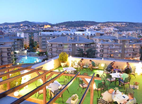 Rooftop bar Hotel Andalucía Center in Granada