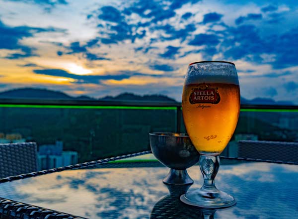Rooftop bar Cielo at Crowne Plaza Kowloon in Hong Kong