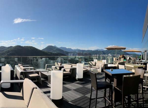 Rooftop bar Cielo at Crowne Plaza Kowloon in Hong Kong