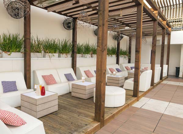 Rooftop bar 77 Degrees Rooftop in Houston