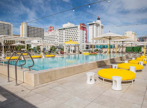 Rooftop bar Citrus Grand Pool Deck in Las Vegas