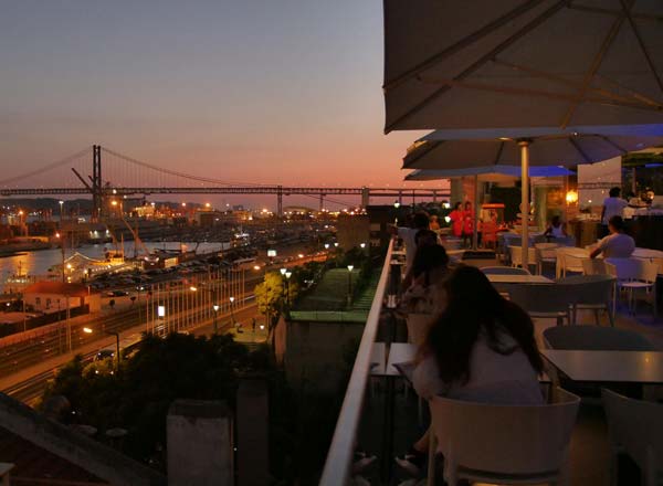 Le Chat Rooftop Bar In Lisbon The Rooftop Guide