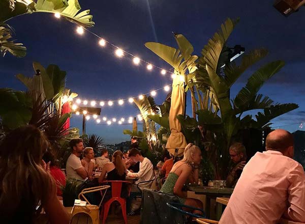 https://www.therooftopguide.com/rooftop-bars-in-los-angeles/Bilder/mama-shelter-600-4.jpg