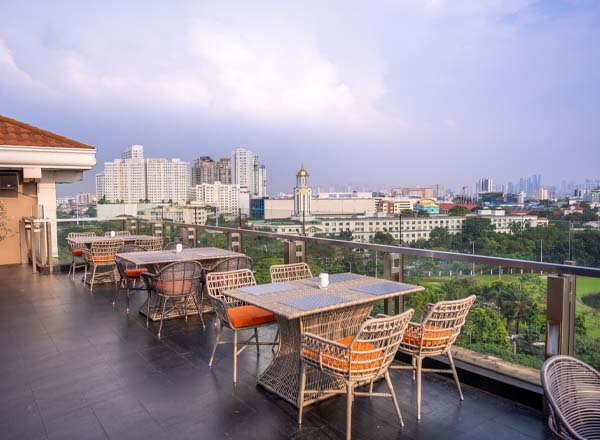 Rooftop bar Sky Deck View Bar on Bayleaf Hotel in Manila