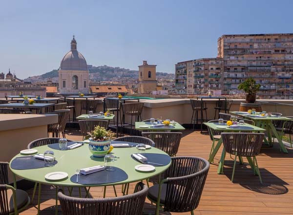 Rooftop bar The Vesuvio Roof Bar & Restaurant in Naples