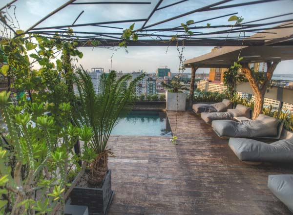 Rooftop bar Vehaa Restaurant & Bar in Phnom Penh