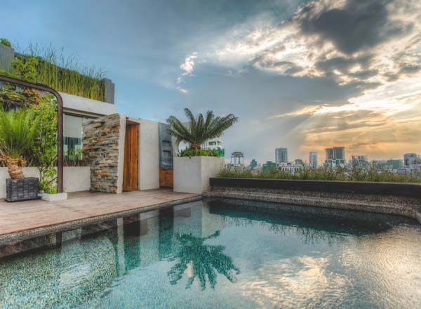 Rooftop bar Vehaa Restaurant & Bar in Phnom Penh
