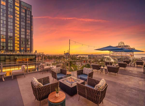 Rooftop bar Harbor & Sky in San Diego