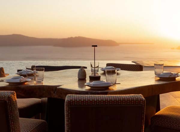 Rooftop bar CAVOTAGOO in Santorini