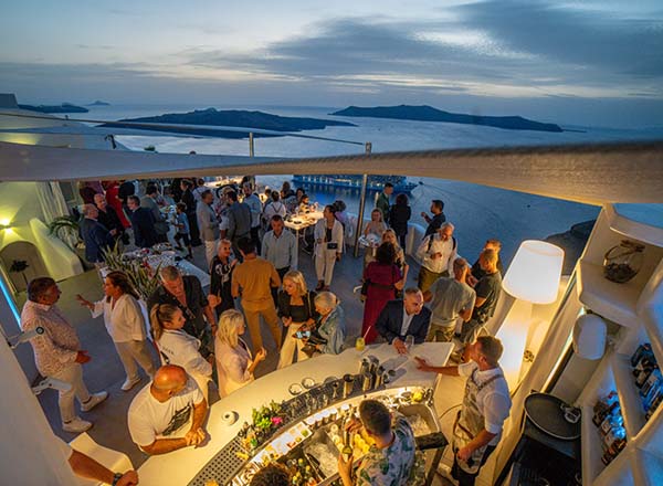 Rooftop bar Esperisma Bar-Restaurant in Santorini