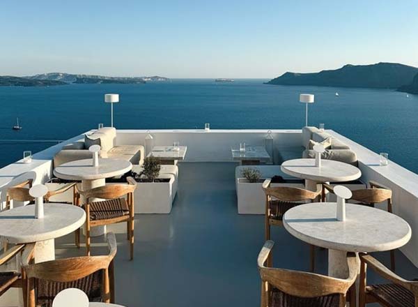 Rooftop bar Saint Sky Bar in Santorini