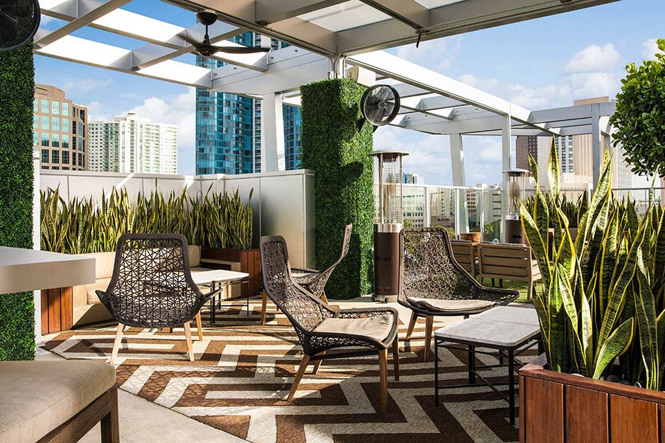 11 Best Rooftop Bars in Florida [2022 UPDATE]