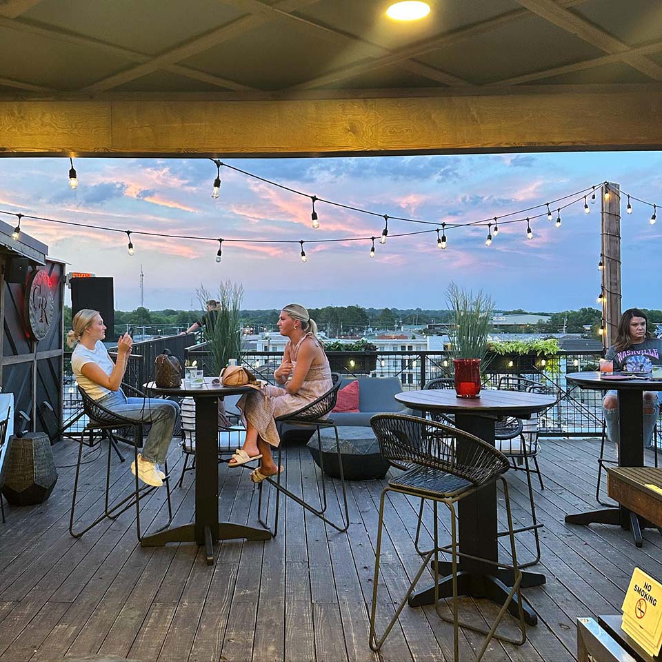 8 Best Rooftop Bars in Alabama [2024 UPDATE]