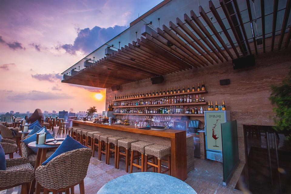 11 amazing rooftop bars if you love Gin & Tonic