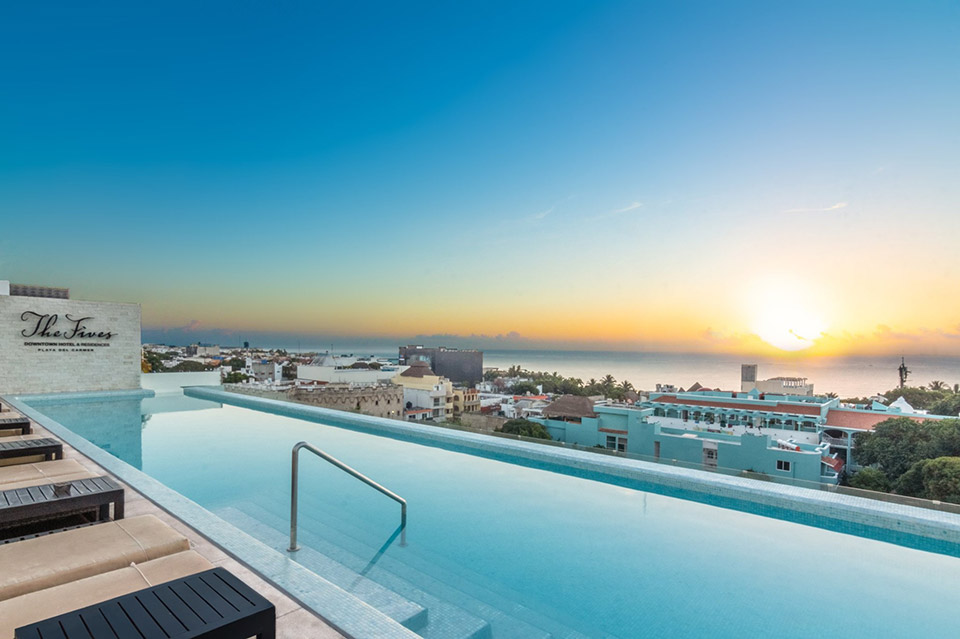 Rooftop pool in Playa del Carmen, The Fives Downtown Hotel   Residences