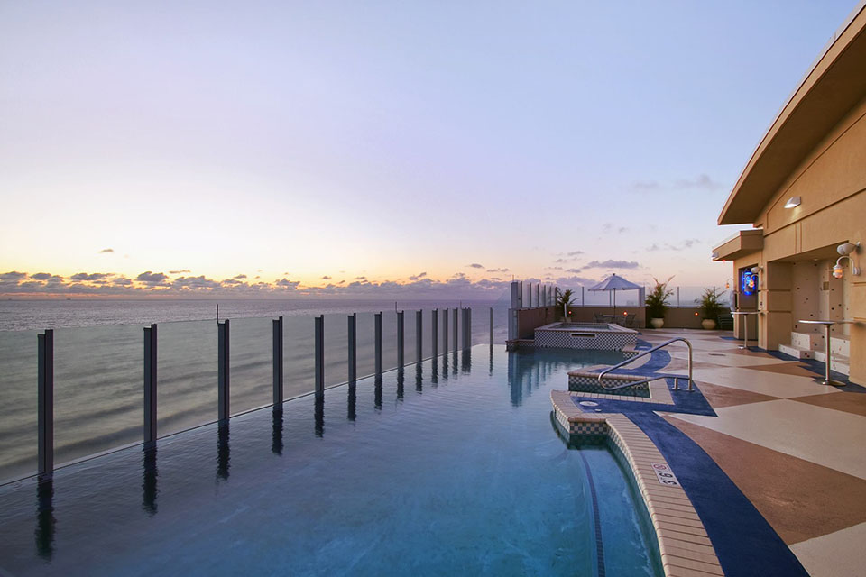 Rooftop pool in Virginia Beach, Hilton Virginia Beach Oceanfront