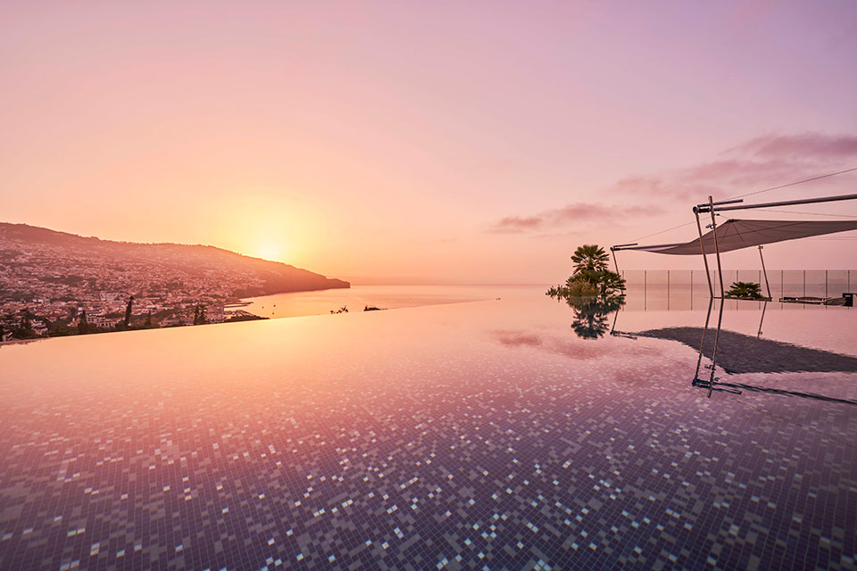 Rooftop pool in Madeira, Savoy Palace