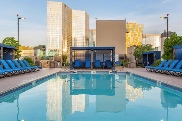 7 Best Rooftop Pools Las Vegas [2023 UPDATE]