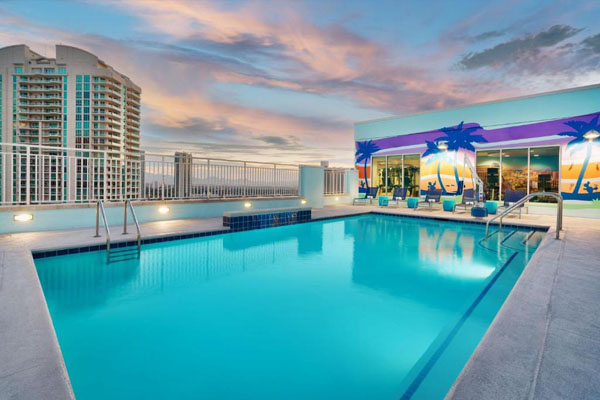 7 Best Rooftop Pools Las Vegas [2023 UPDATE]